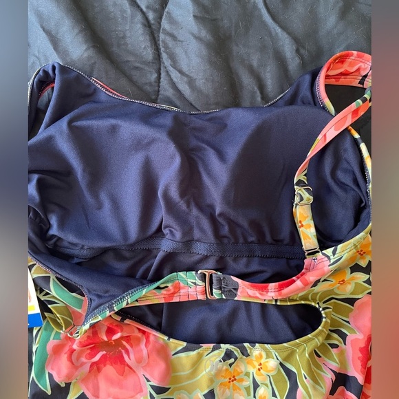 Hurley Floral Ladies' One- Piece Swimsuit Size L - Picture 10 of 15